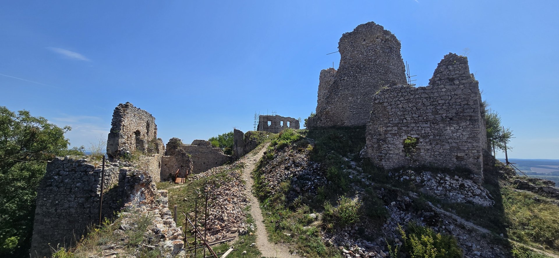 Zrúcaniny Turnianskeho hradu počas dlhodobej rekonštrukcie